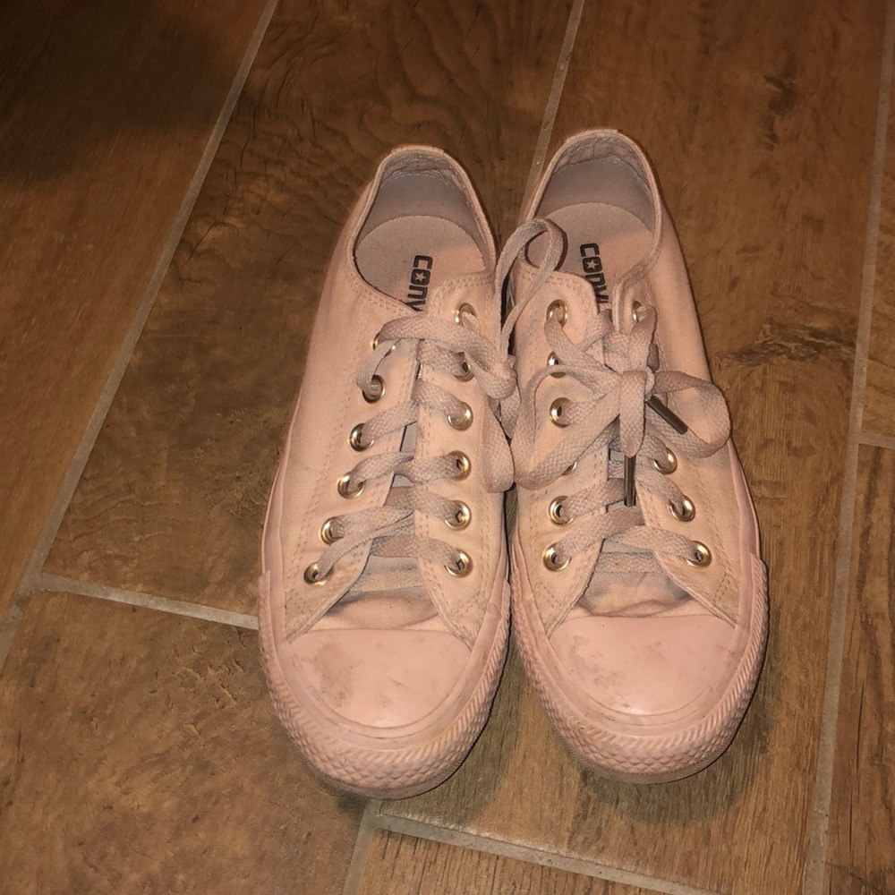 Light pink converse